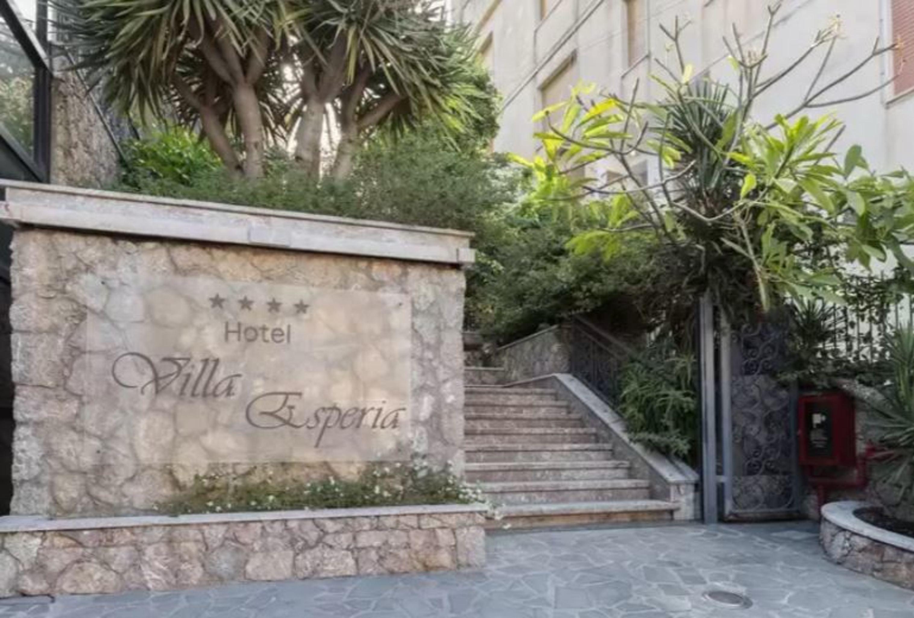 Esperia Hotel 4*