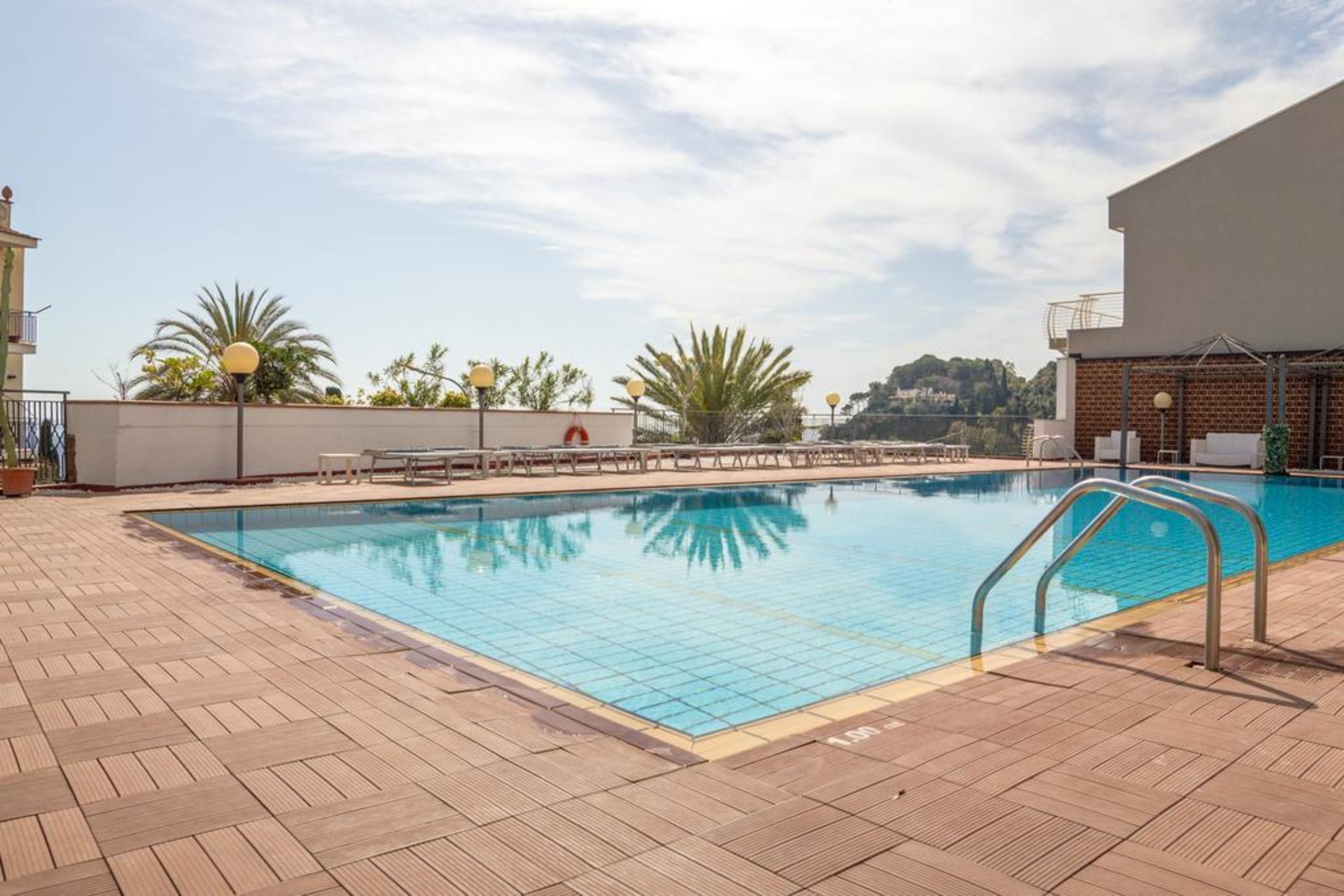 Esperia Hotell 4*